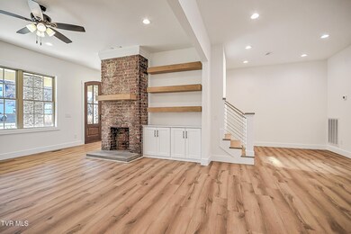 110 W Chestnut JC-40