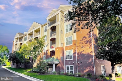 Quaker Hill Community unit 10, Alexandria, VA 22314 - photo 2