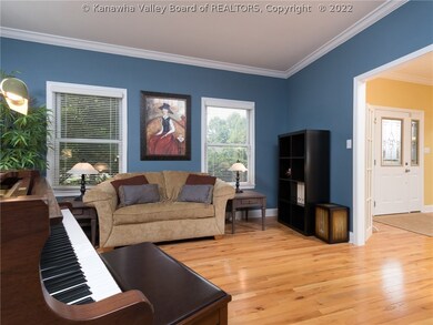 75 Poinsetta Dr, Scott Depot, WV 25560 - photo 4