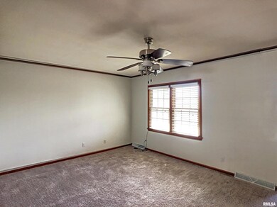 1818 W 36th St, Davenport, IA 52806 - photo 3