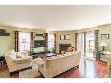 6869 Hunt Dr, Macungie, PA 18062 - photo 2