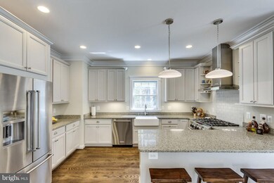 312 Pine St, Falls Church, VA 22046 - photo 2