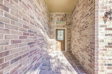 966 Jennifer St, Alvin, TX 77511 - photo 4