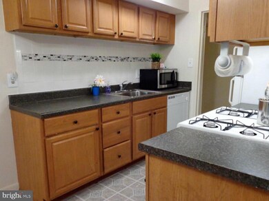 2327 Freetown Ct unit 21C, Reston, VA 20191 - photo 4