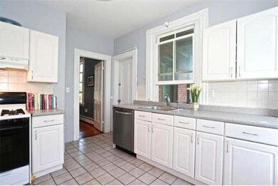 93 Walnut St unit 3, Brookline, MA 02445 - photo 4