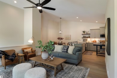 1741 Linden Ave unit 15, Traverse City, MI 49686 - photo 6