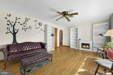 201 W Elm St, Palmyra, PA 17078 - photo 3