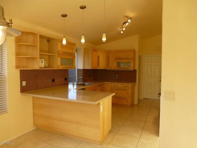 Kitchen w Quartz Counters