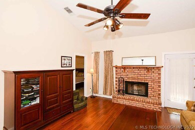 2701 S Oak Place, Broken Arrow, OK 74012 - photo 3