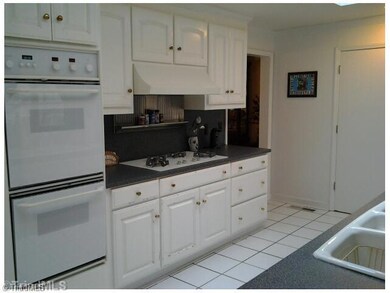 6416 Sable Ln, Greensboro, NC 27406 - photo 4