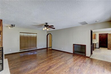 908 N Blackwelder Ave, Edmond, OK 73034 - photo 6