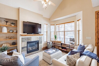 6195 N Fox Pointe Circle - JVest-2