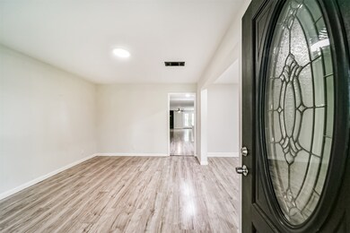 7719 Hereford St, Houston, TX 77087 - photo 3