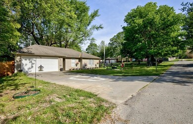 310 Rogers St, Prairie Grove, AR 72753 - photo 3