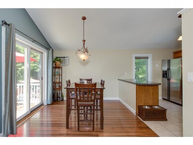 92 Redfield Cir, Derry, NH 03038 - photo 5