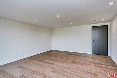328 N Maple Dr unit 302, Beverly Hills, CA 90210 - photo 3