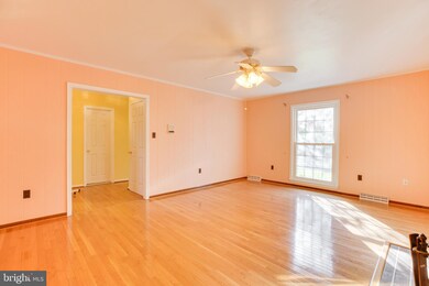 9213 Burnetta Dr, Annandale, VA 22003 - photo 5