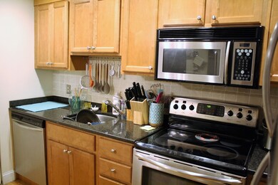 78 Gainsborough St unit 303E, Boston, MA 02115 - photo 5