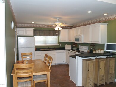 Kitchen w/Appliances