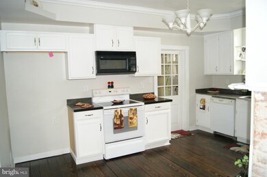 447 S 2nd St, Chambersburg, PA 17201 - photo 5