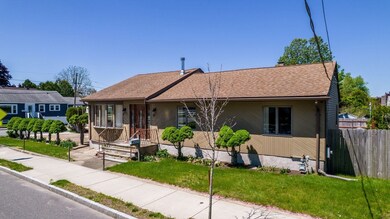 43 Russells Mills Rd, South Dartmouth, MA 02748 - photo 2