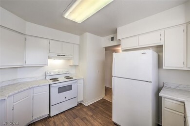 Kitchen will white appliances