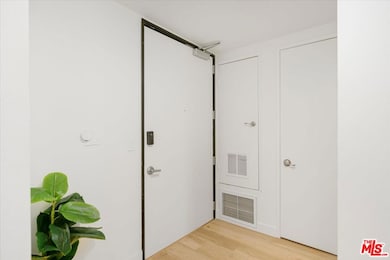 Barcelona Towers unit 212, Los Angeles, CA 90005 - photo 3