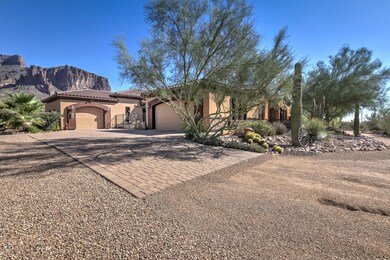 3719 N Canyon Crest Pl-8