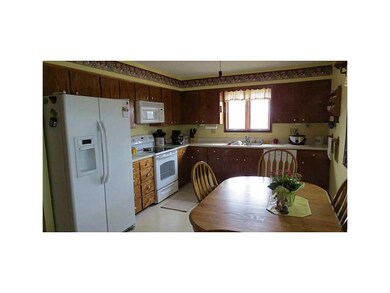 Eat-in Kitchen. Open kitchen