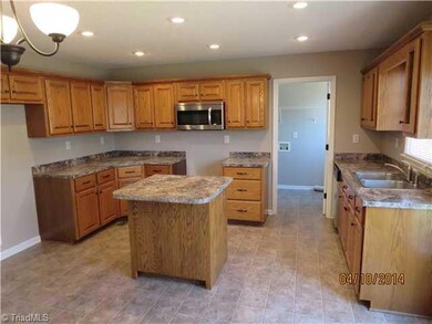 2494 Linnie Ct, Asheboro, NC 27205 - photo 4