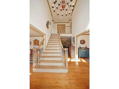 Entry/Foyer.