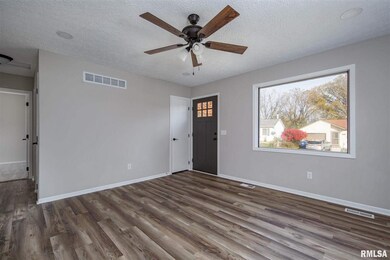 4015 Greenway Dr, Davenport, IA 52804 - photo 6