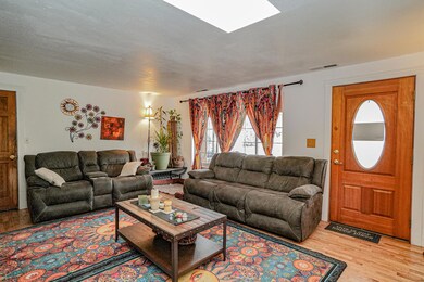 6451 Mcloughlin Dr, Central Point, OR 97502 - photo 4