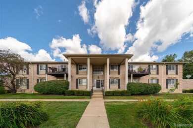 6151 Orchard Lake Rd unit 103, West Bloomfield, MI 48322 - photo 2