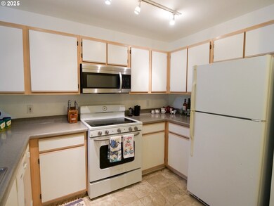 5130 SW Multnomah Blvd unit B, Portland, OR 97219 - photo 6