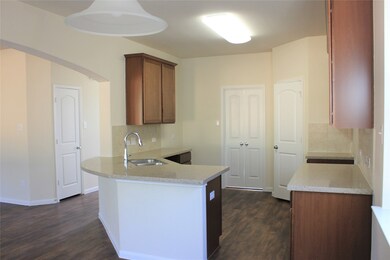 1668 Maggie Trail Dr, Alvin, TX 77511 - photo 5