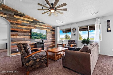 Family Room (2)