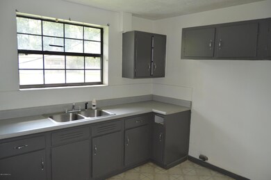 910 Nightingale Rd, Jacksonville, FL 32216 - photo 6