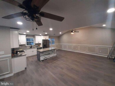 262 Appletree Dr, Levittown, PA 19055 - photo 5