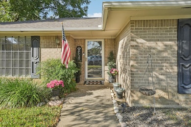 951 Crestwood Cir, Flower Mound, TX 75028 - photo 2