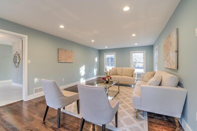 05-LIVING ROOM
