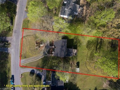 2406 Burnette Dr, Greensboro, NC 27406 - photo 2