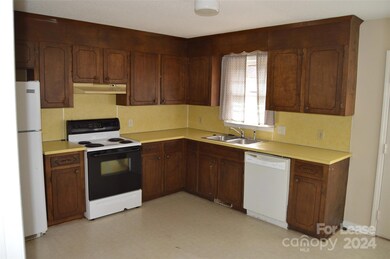 221 Kelly St unit 3, Statesville, NC 28677 - photo 4
