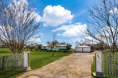 461 Oak Valley Ln, Springtown, TX 76082 - photo 3