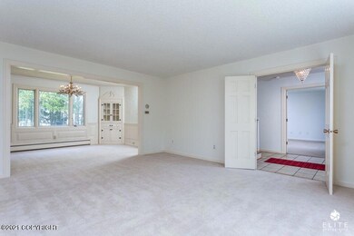 FORMAL LIVING & DINING AREAS