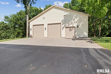 2045 Heitz Rd, Jacksonville, IL 62650 - photo 4