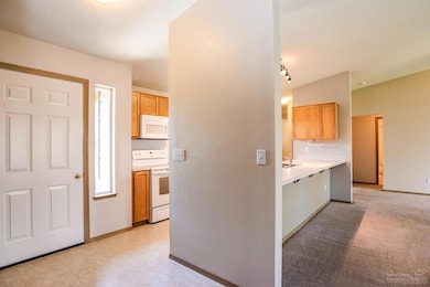 2217 SW Lava Ct, Redmond, OR 97756 - photo 5