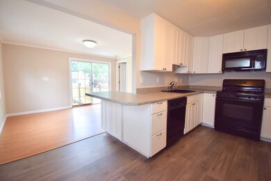 96 Redfern Dr, Springfield, MA 01109 - photo 2