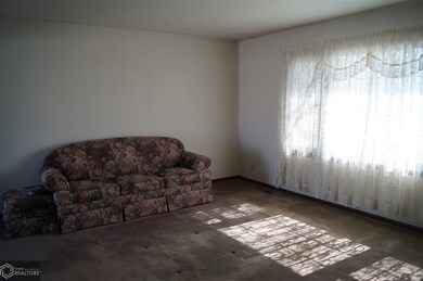 3832 N 4th Ave E, Newton, IA 50208 - photo 2