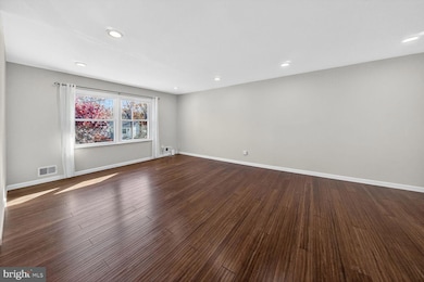 6802 Niles Dr, Laurel, MD 20707 - photo 6